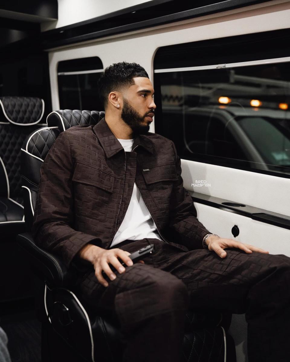 九游体育-费德勒焦点对战，塔图姆与80激战IG分钟，锐不可当胜负难料！